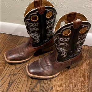 Size 10.5 Ariat square toed cowboy boots